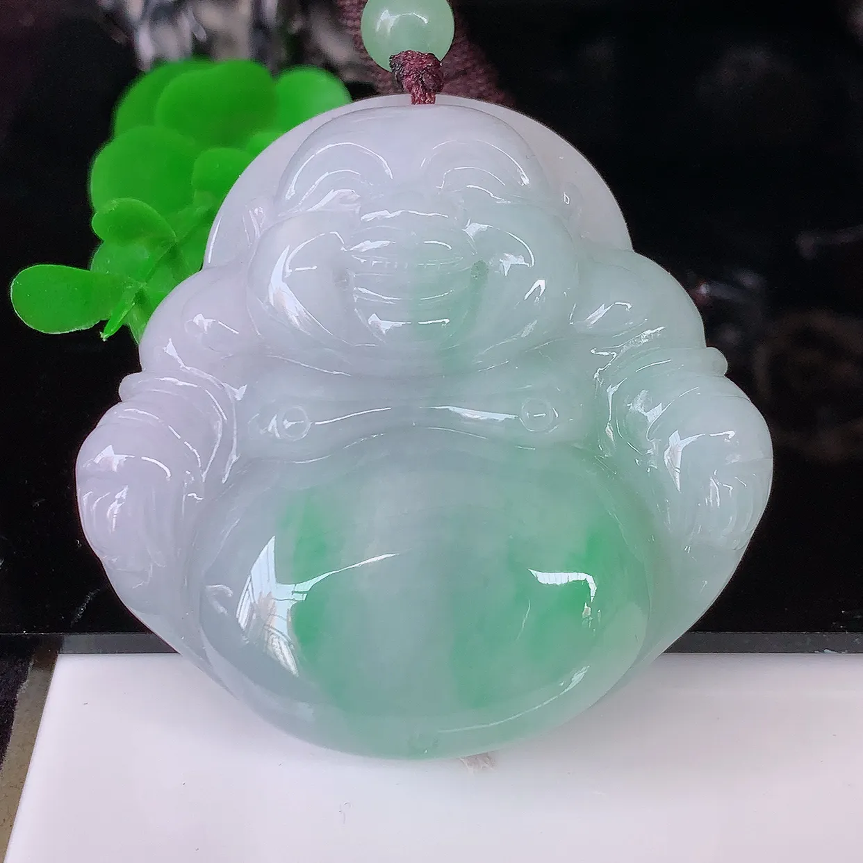 自然光实拍，大件饱满飘绿翡翠佛公吊坠，笑口常开，佛公在心中，一生平安幸福，冰透，佛公翠色迷人，佩戴佳品！#46.16