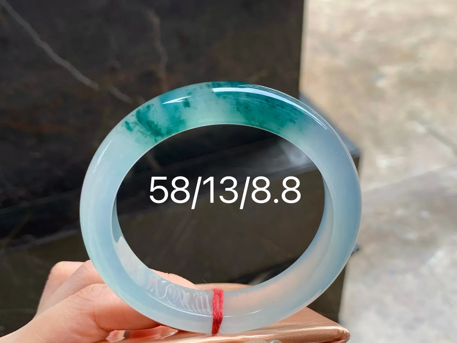 冰种飘花手镯
种老58/13/8.8mm