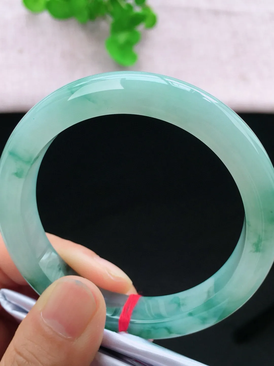 正圈57-58可戴，种老水足，尺寸57.4/12.1/8.8mm，冰飘花正圈翡翠手镯