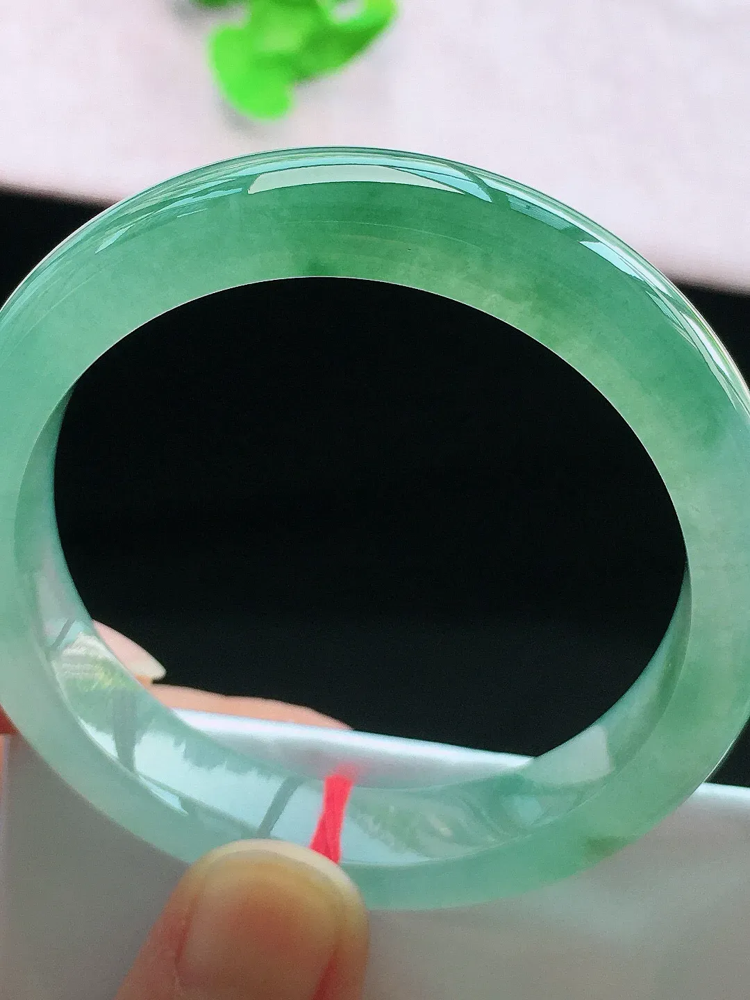 正圈53-54可戴，种老水足，起光，尺寸53.2/11.8/7.8mm，冰飘花正圈翡翠手镯