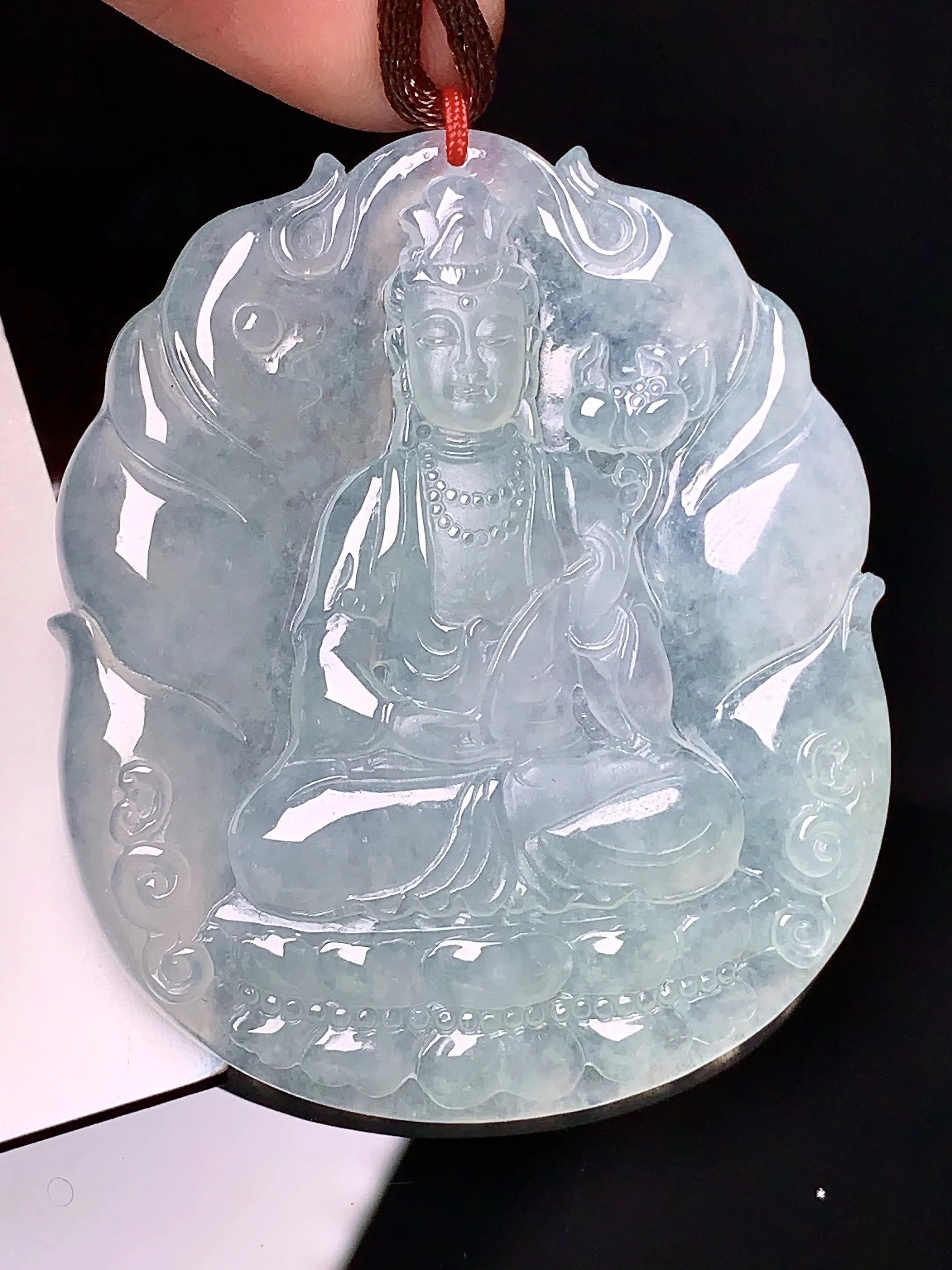 冰种观音菩萨吊坠 玉质细腻 水润亮眼 色泽艳丽 整体尺寸50.2*42.5*5.5