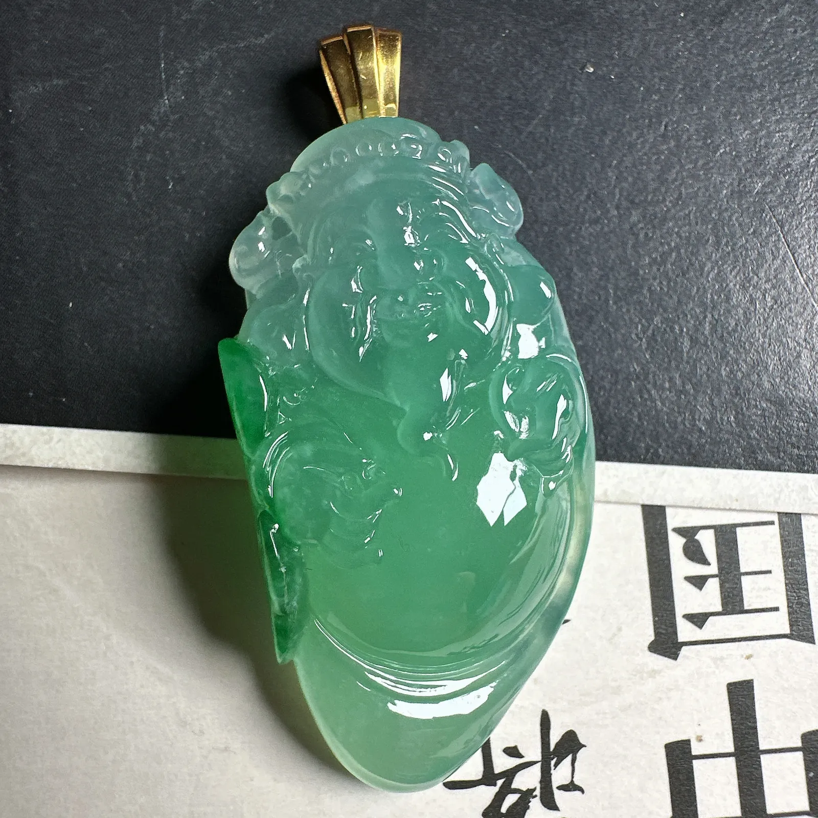 【财神】很纯美的冰晴飘绿财神，立体厚装，底子很干净，颜色漂亮，雕刻精美。
