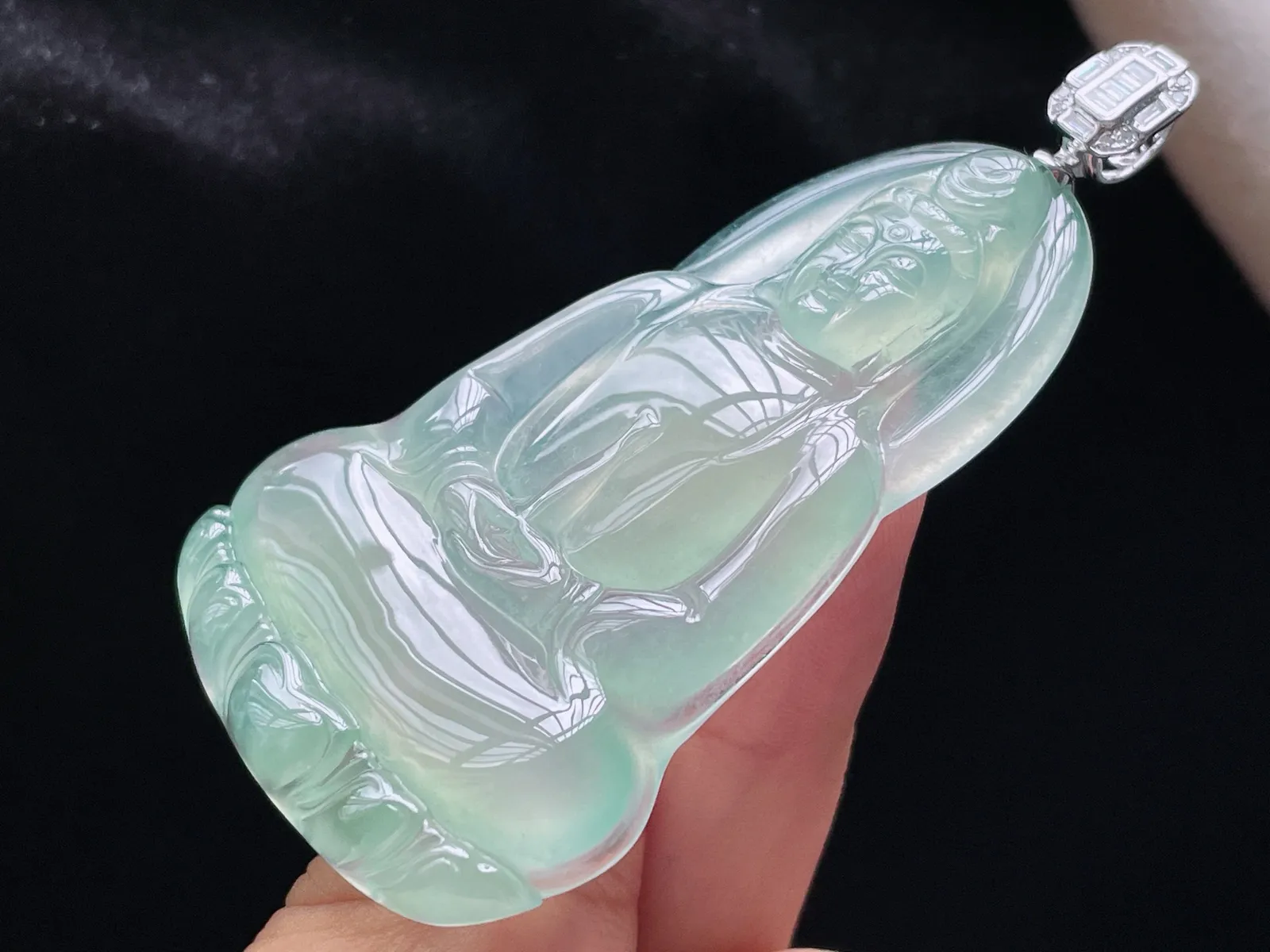 18K 冰种晴水·素衣观音
 
裸56.8-33.9-5.7mm
