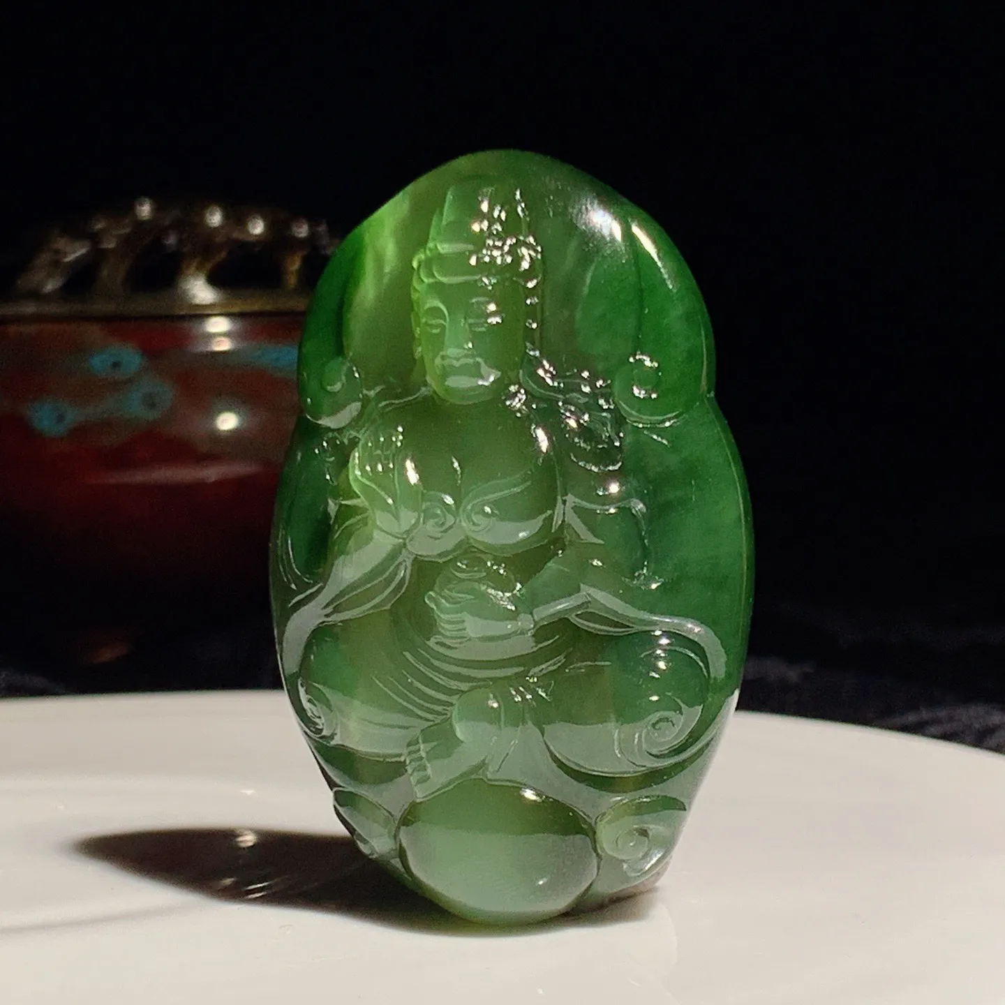 和田玉猫眼菠菜绿俄罗斯碧玉坐莲观音挂件 尺寸55/36/17重51克 玉质细腻油润 底色纯净 脂粉好