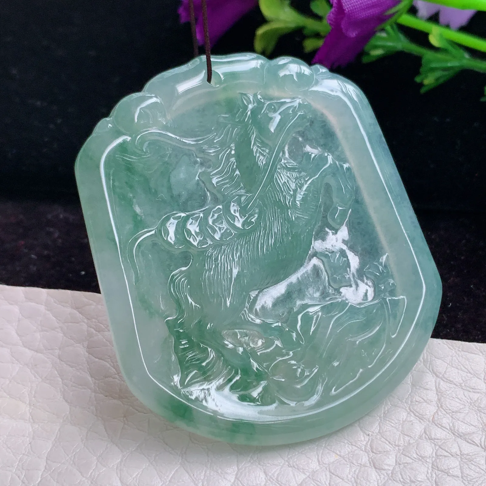 kh实拍51.7*43.4*3.4老坑精雕缅甸翡翠冰飘花马上发财 生肖马玉吊坠 玉挂件