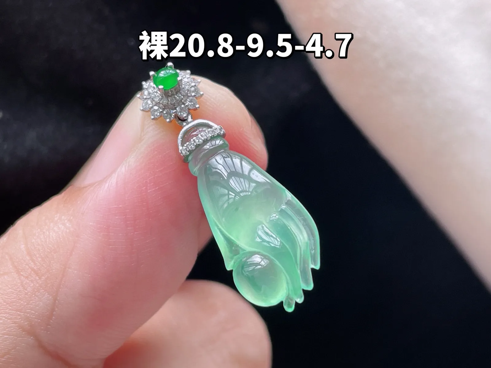 18K 冰种晴水·掌上明珠
 
裸20.8-9.5-4.7