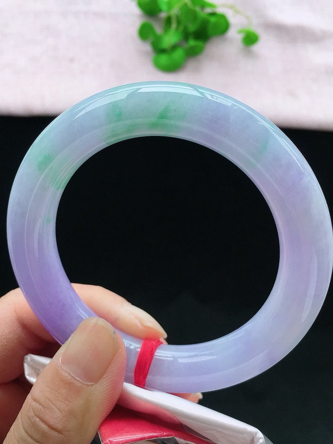 正圈60-61可戴，种老水足，尺寸59/12.5/12.5mm，春彩圆条翡翠手镯