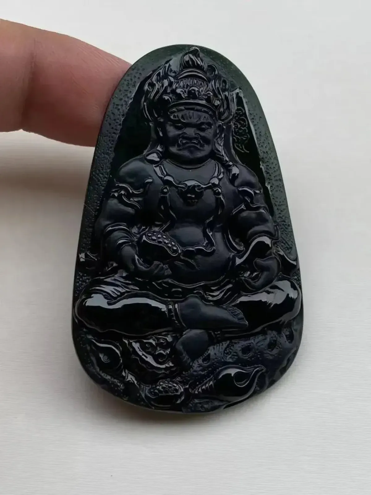墨翠【大黑天】细腻干净、黑度极黑，性价比高，雕工精湛，打灯透绿.