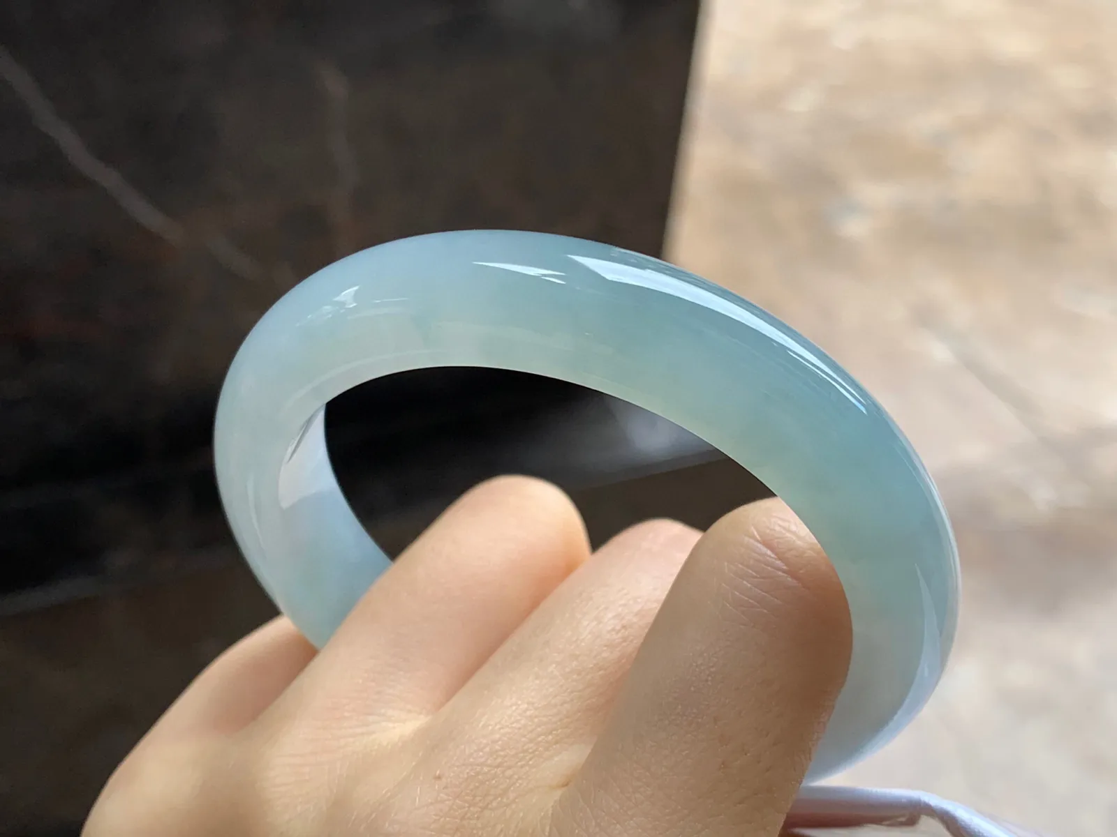 细糯手镯
尺寸：56-12-9mm
水润十足～干净清秀有底色～