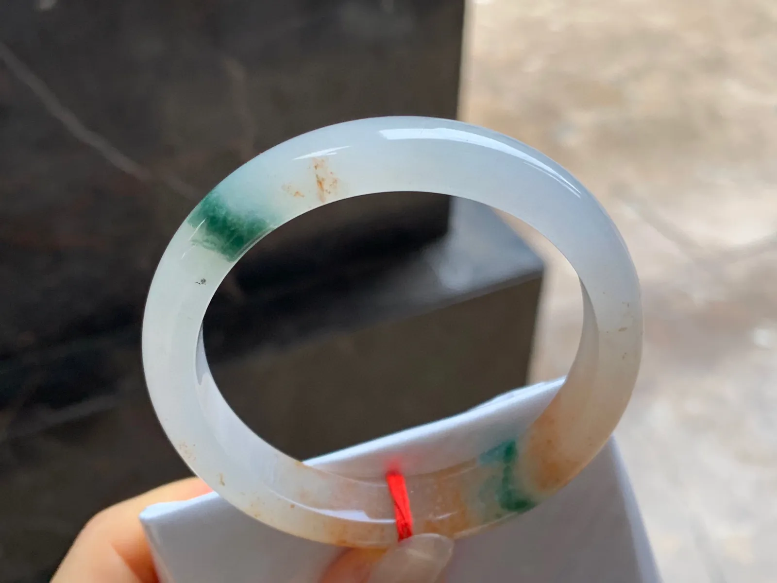 冰黄翡飘花手镯
尺寸：54-12-7.5mm
种水好b有特色超好看