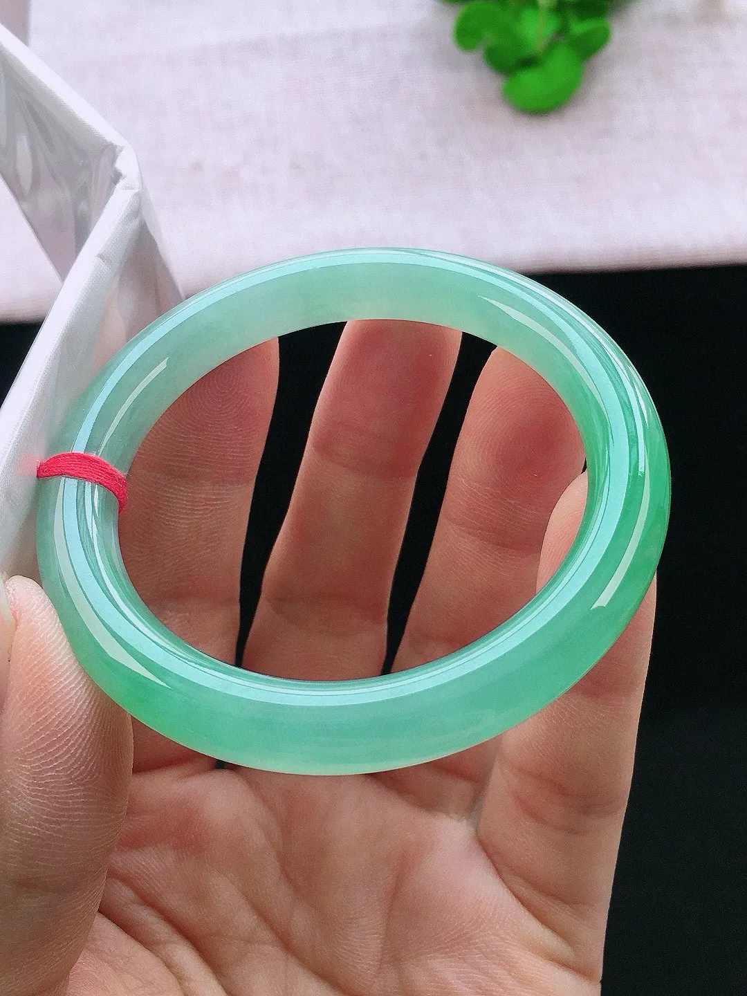 正圈54-55可戴，种老水足，尺寸53.3/8.8/8.9mm，冰晴圆条翡翠手镯新品