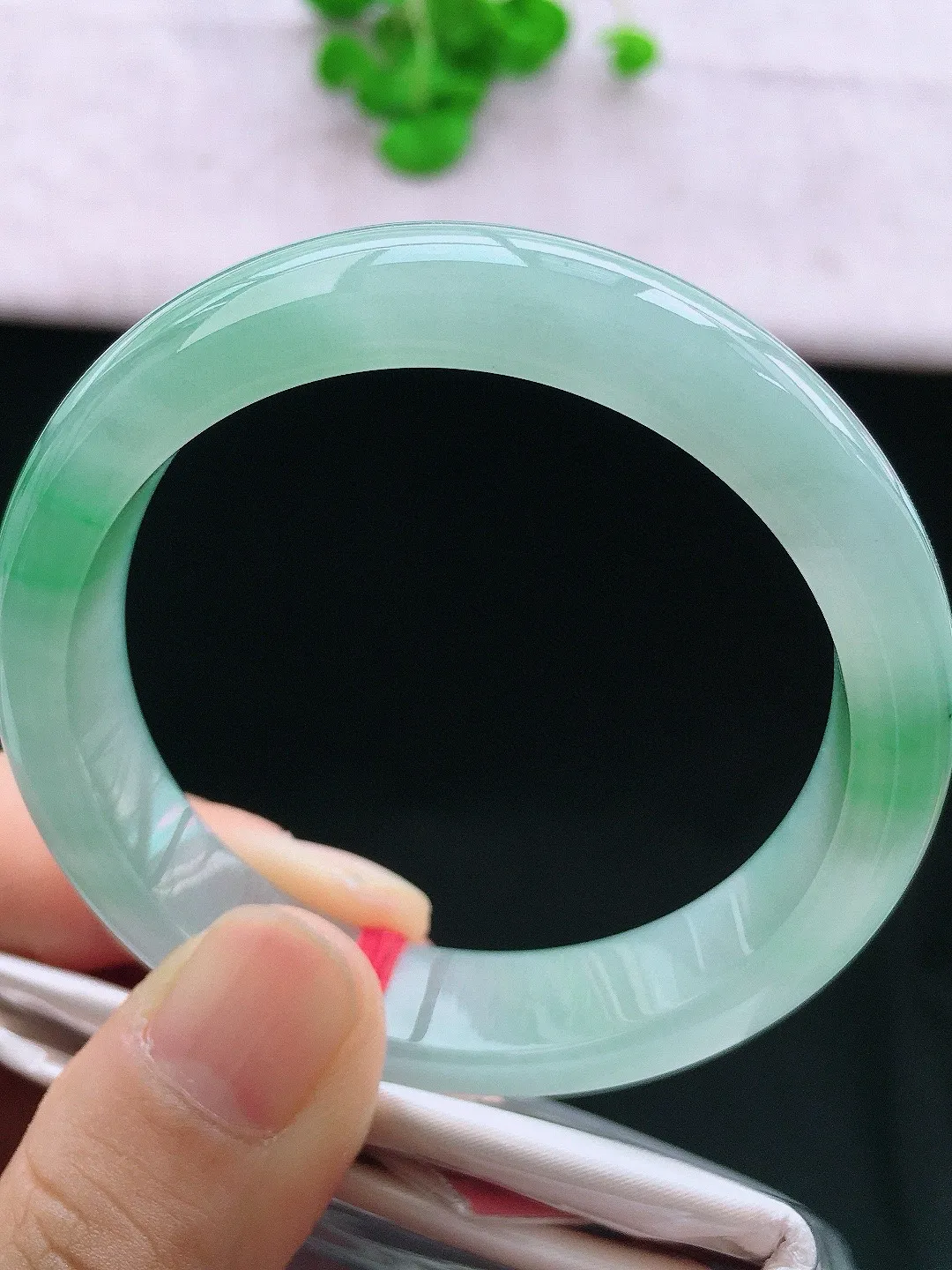 正圈52-53可戴，种老水足，尺寸52.5/12/7mm，冰飘绿正圈翡翠手镯