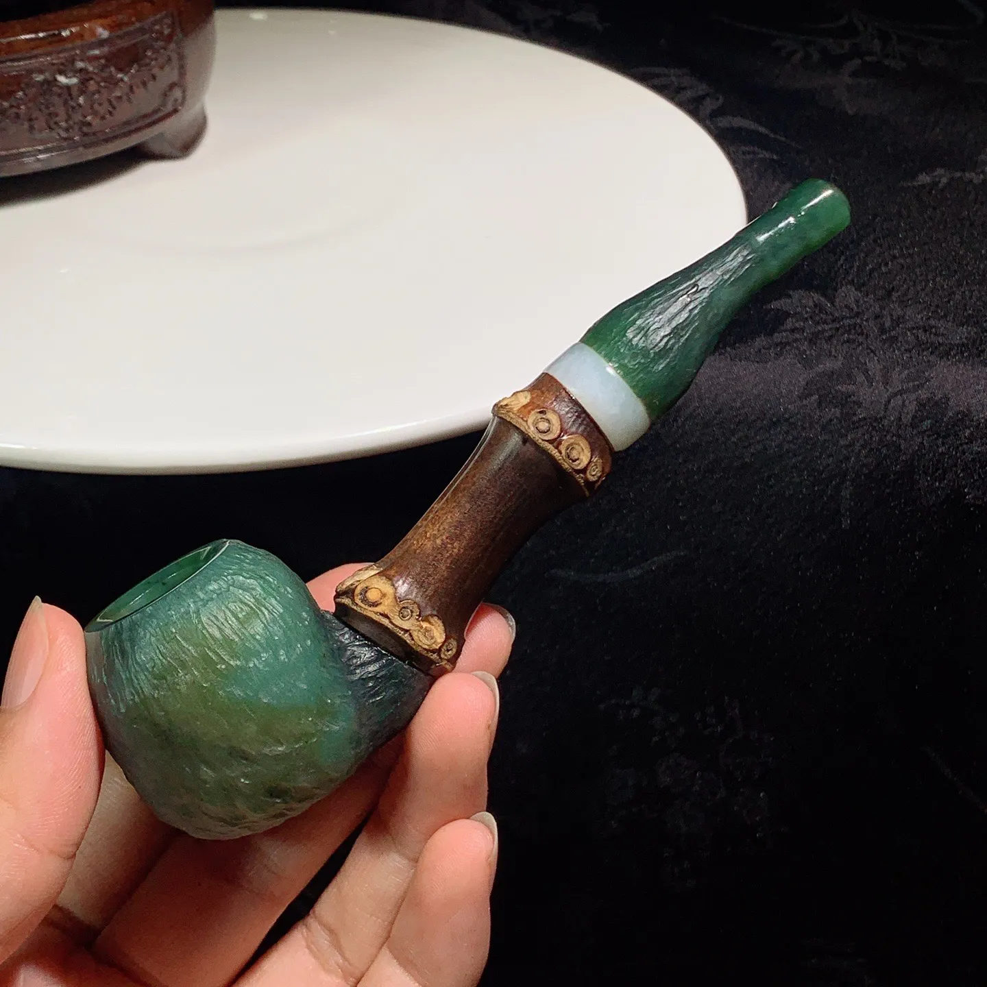 新疆且末兰烟嘴挂件 尺寸124/34/34重93 玉质细腻油润 底色纯净 脂粉好，品质好！lt250717