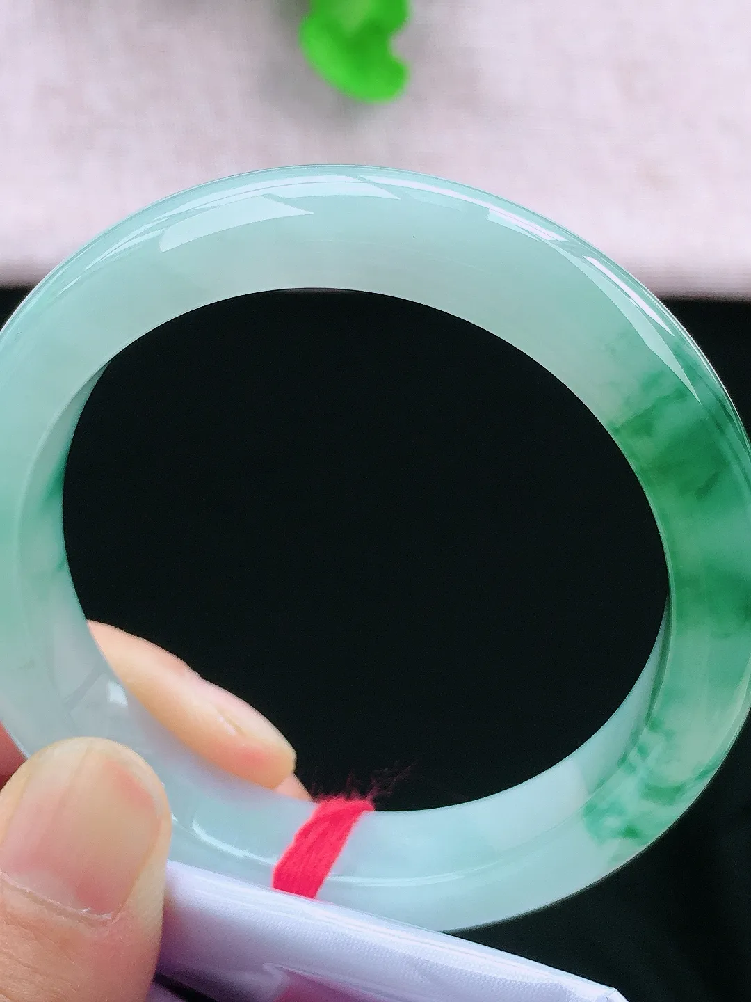 正圈55-56可戴，种老水足，尺寸56/12.4/8.7mm，冰飘花正圈翡翠手镯新品