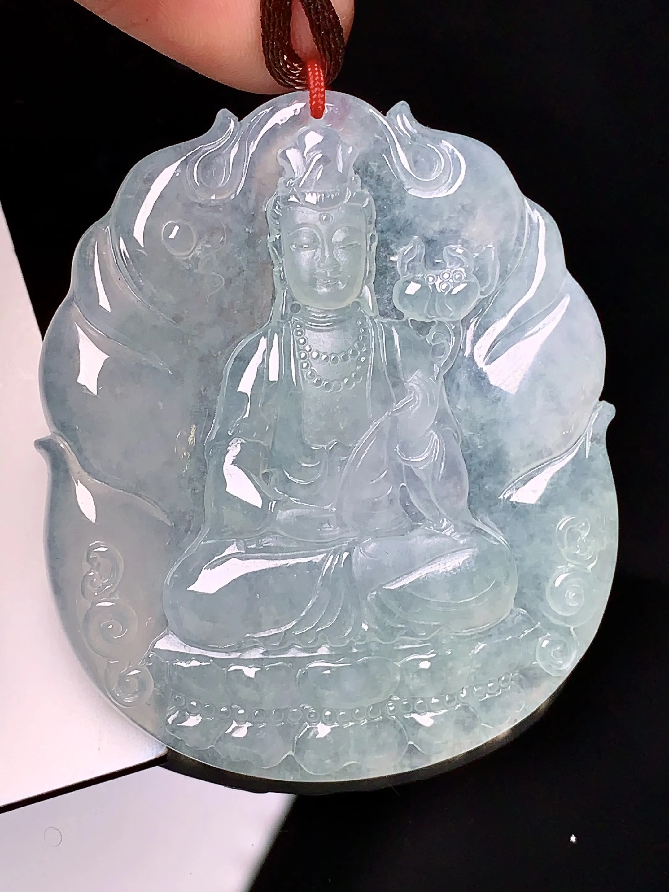 冰种观音菩萨吊坠 玉质细腻 水润亮眼 色泽艳丽 整体尺寸50.2*42.5*5.5