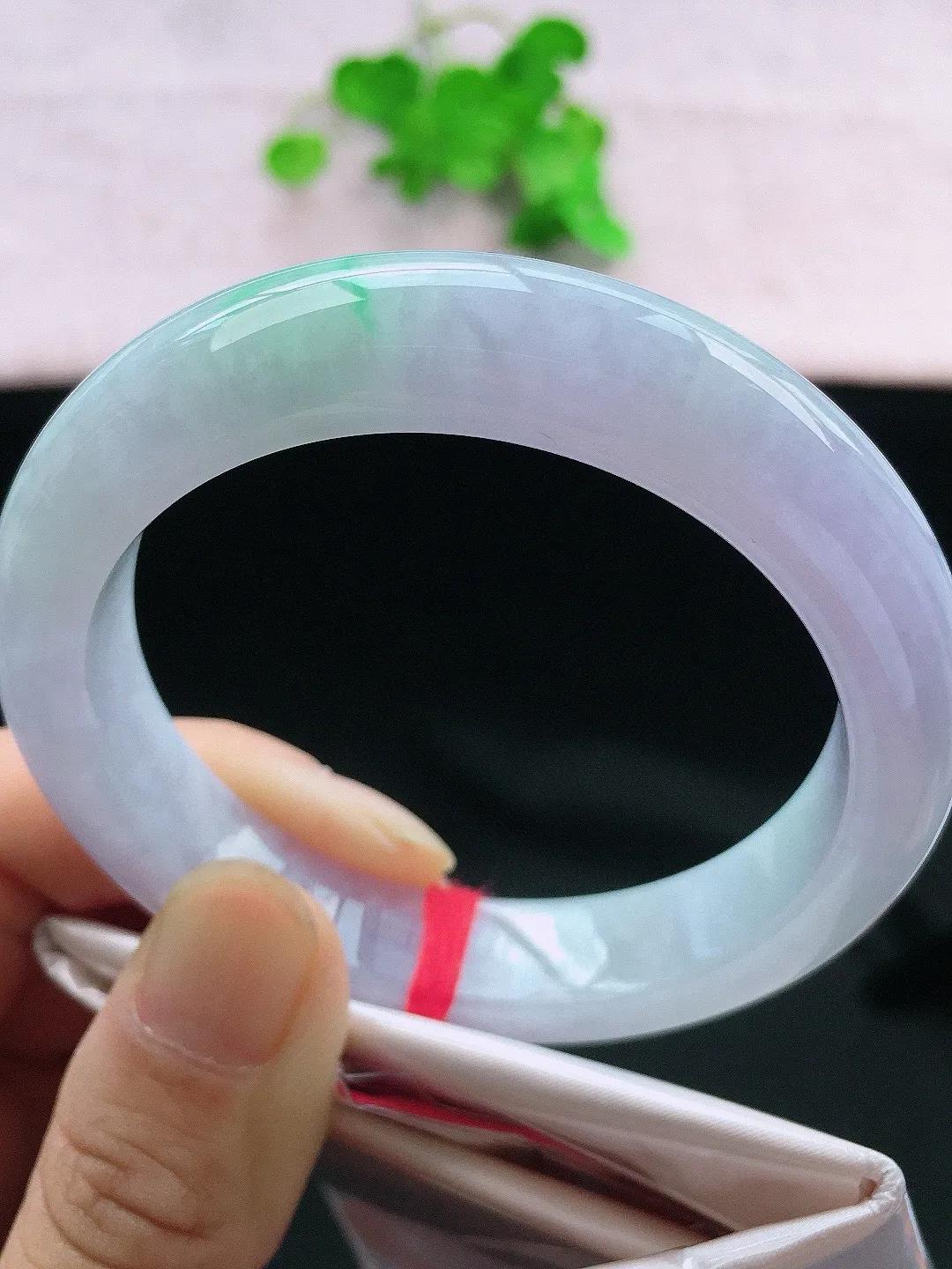 正圈53-54可戴，种老水足，尺寸54/12/9.3mm，春彩正圈翡翠手镯