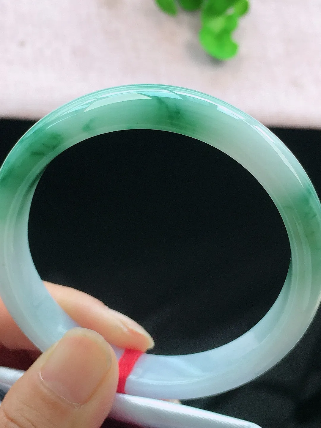 正圈58-59可戴，种老水足，尺寸59/12.3/7.4mm，冰飘花正圈翡翠手镯