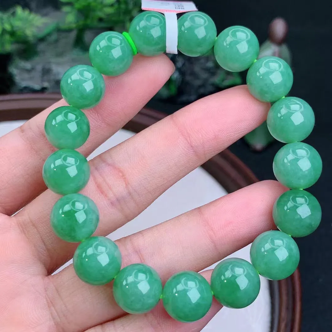 缅甸天然翡翠A货 老坑料起胶冰润 满绿圆珠手串 手链 
尺寸12mm  y 50.27