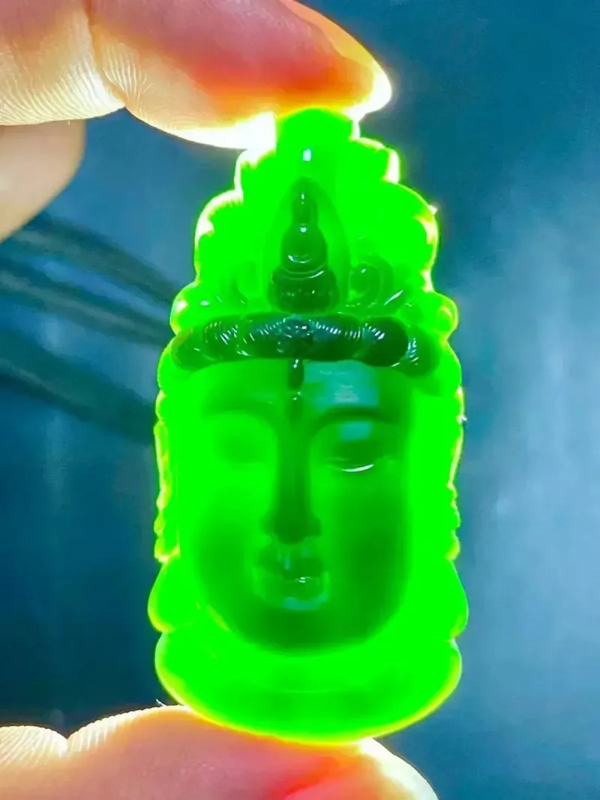 墨翠【观音首】细腻干净、黑度好，性价比高、雕工精湛，打灯透绿‘
