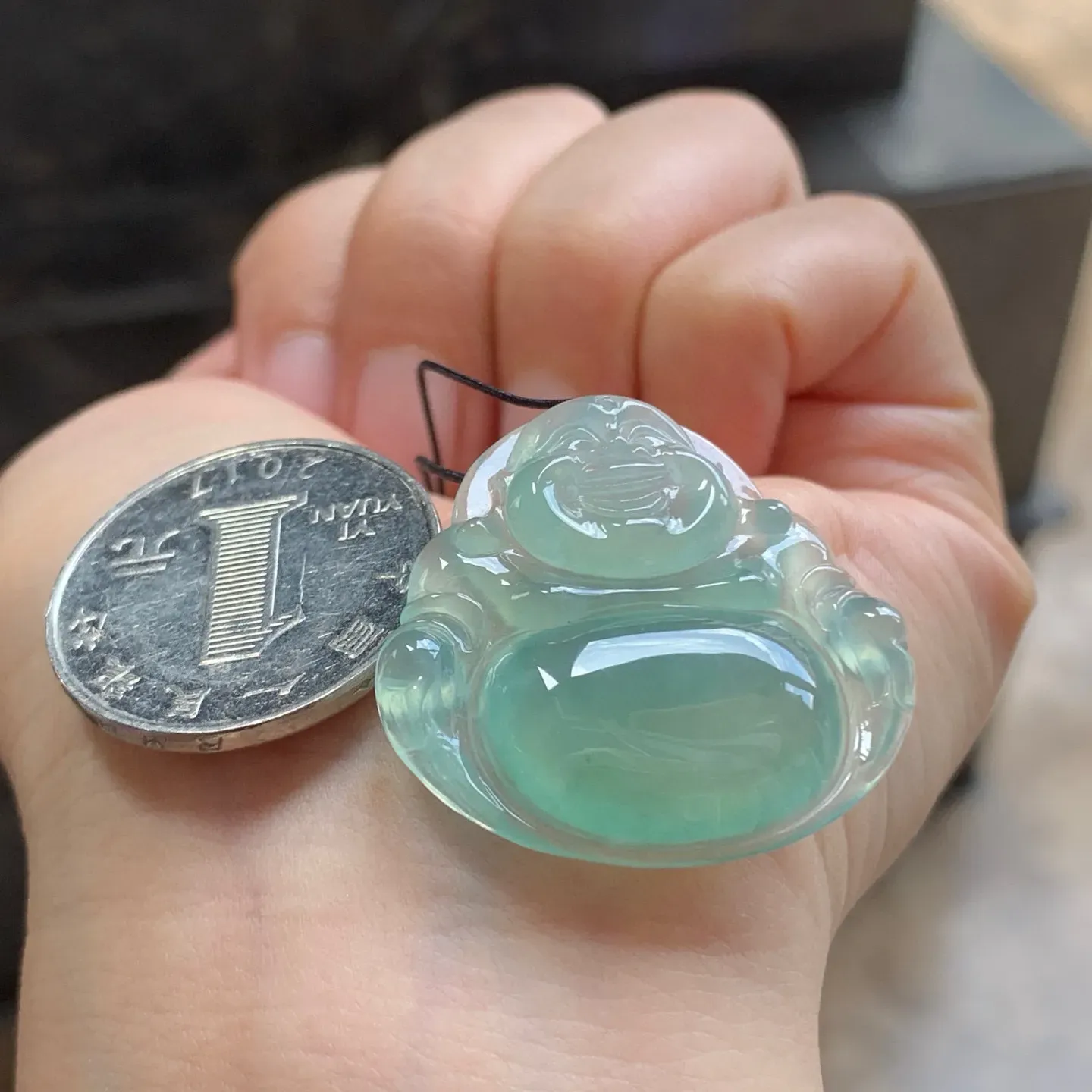 冰种晴绿佛公
尺寸：30.5-32-5.8mm 底色漂亮，笑口常开～