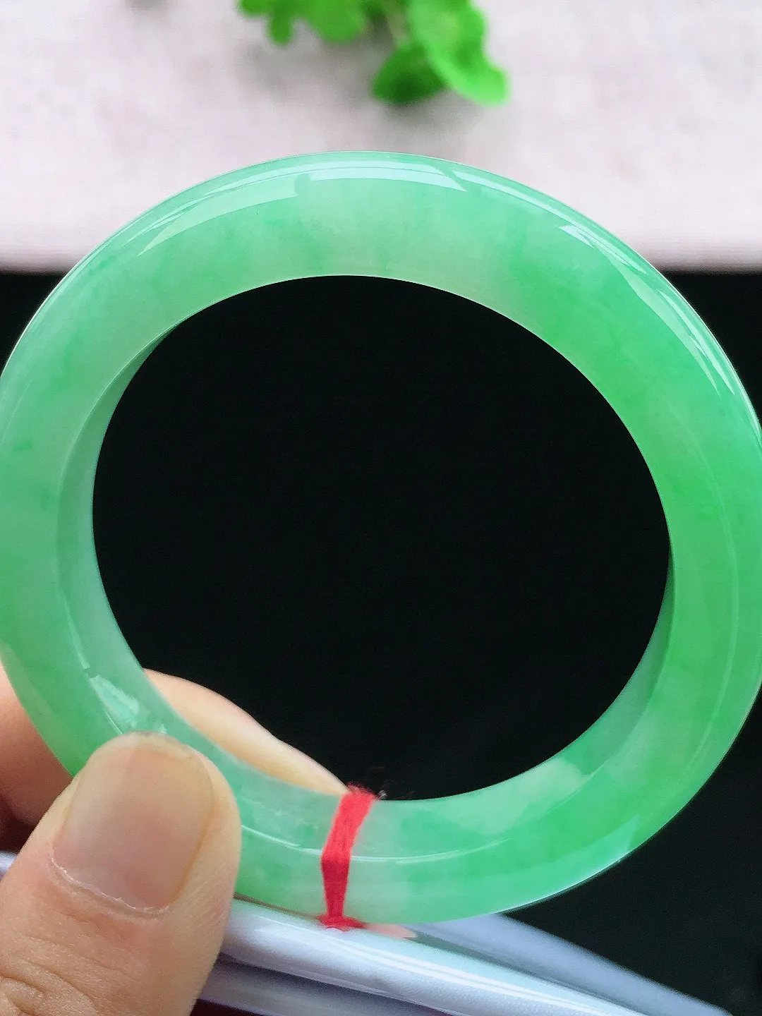 正圈55-56可戴，种老水足，尺寸55.4/11.5/9.6mm，冰果绿正圈翡翠手镯