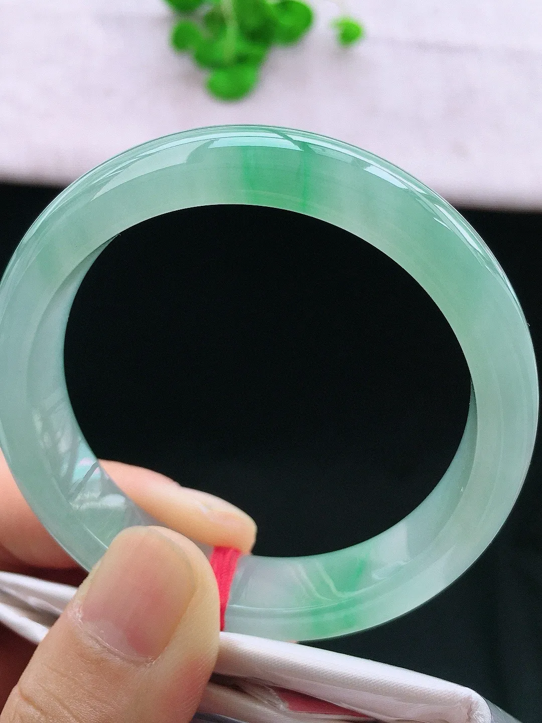 正圈52-53可戴，种老水足，尺寸52.5/12/7mm，冰飘绿正圈翡翠手镯