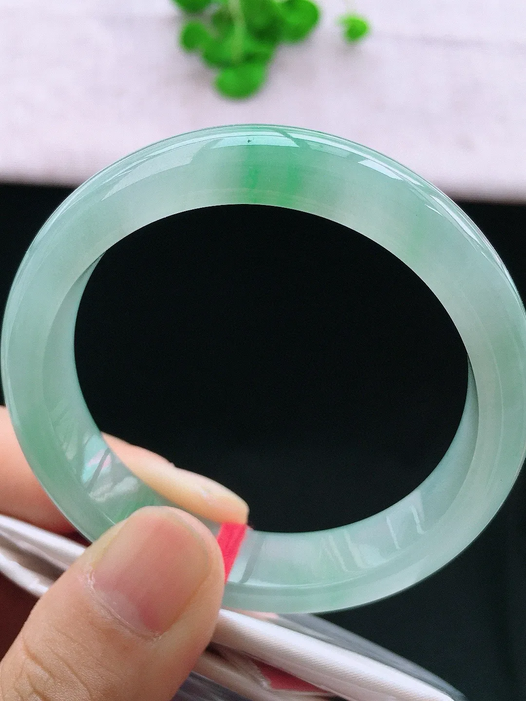 正圈52-53可戴，种老水足，尺寸52.5/12/7mm，冰飘绿正圈翡翠手镯