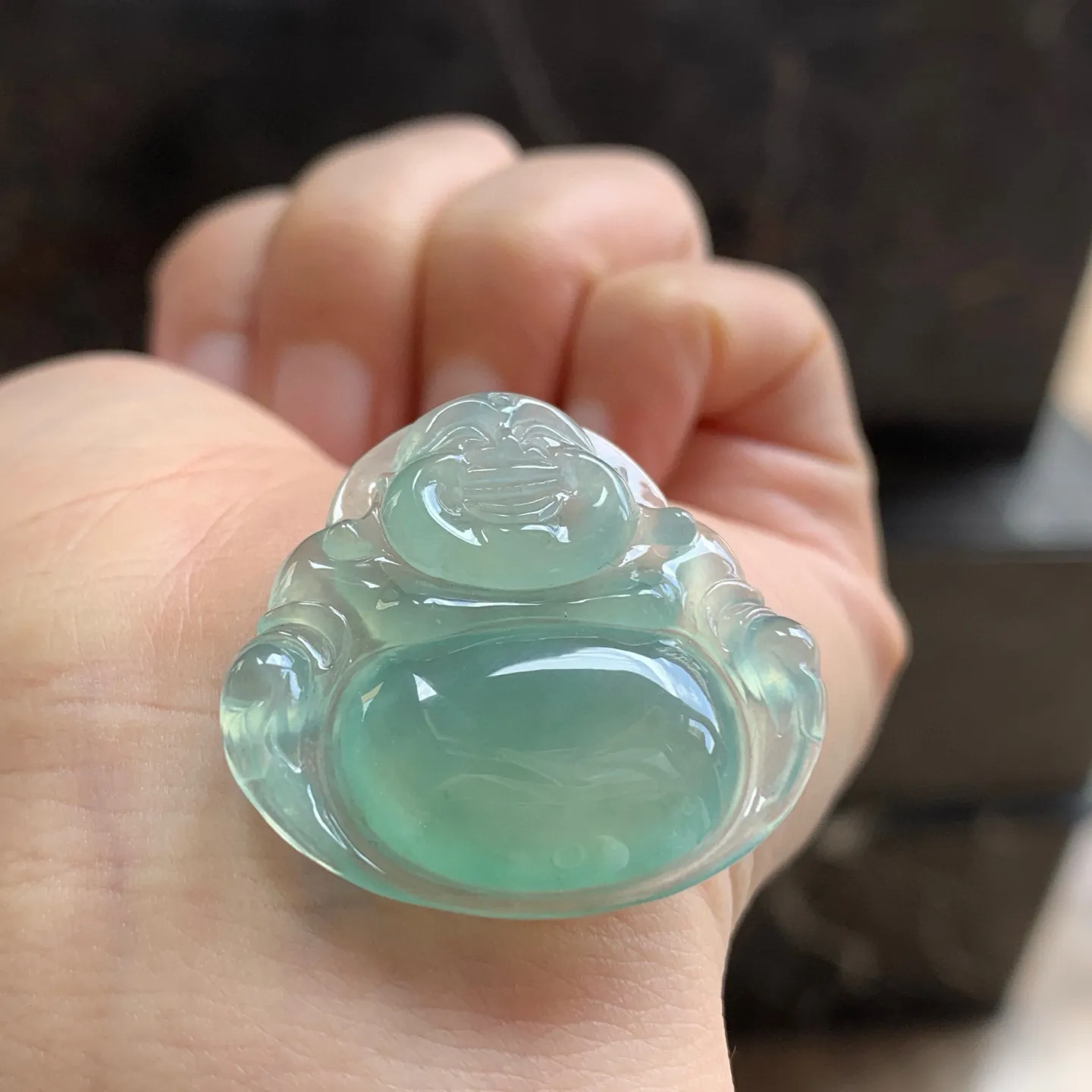 冰种晴绿佛公
尺寸：30.5-32-5.8mm 底色漂亮，笑口常开～