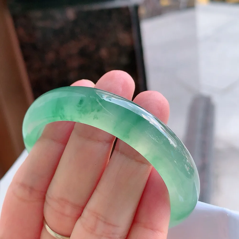 正圈高冰绿 一丝皮纹 尺寸:51.1/12/7.4 种色兼备
