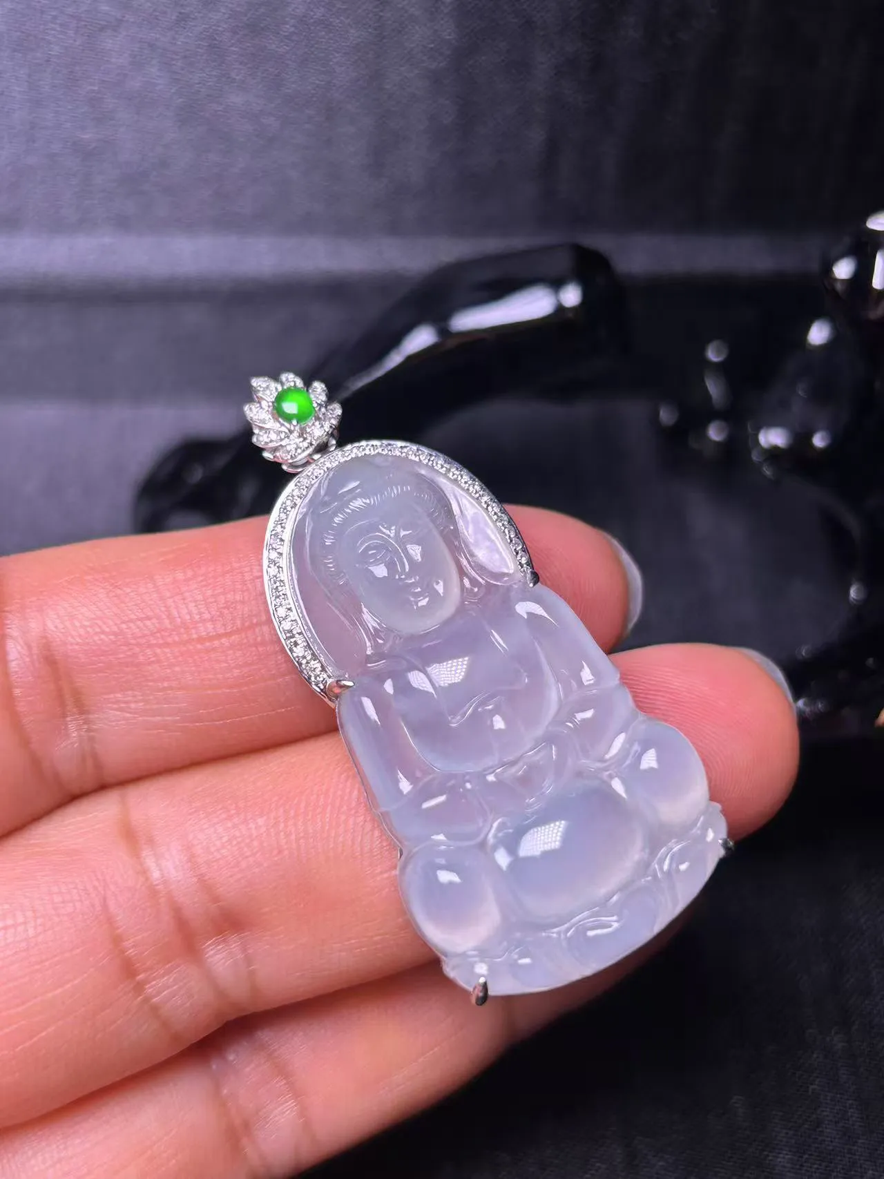 缅甸翡翠A货，白冰观音，平安健康，幸福美满，上身效果好，裸石尺寸38.7/22.6/5.2