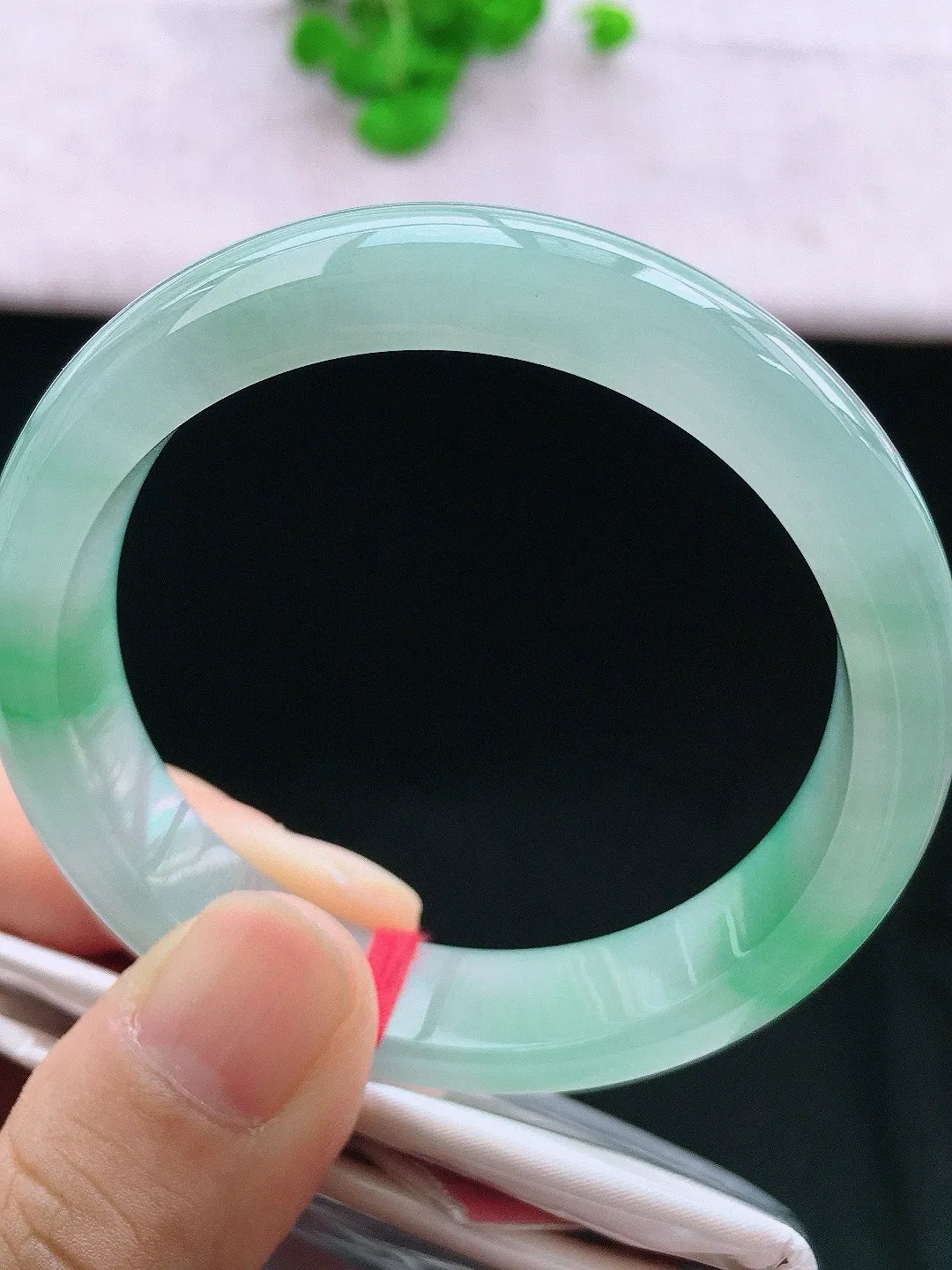 正圈52-53可戴，种老水足，尺寸52.5/12/7mm，冰飘绿正圈翡翠手镯