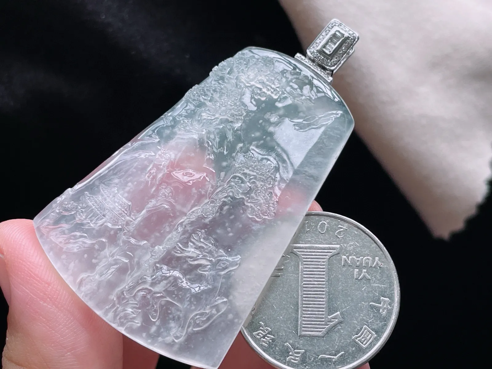 18K 冰种·山水
 
裸50.3-35.1-4.6mm