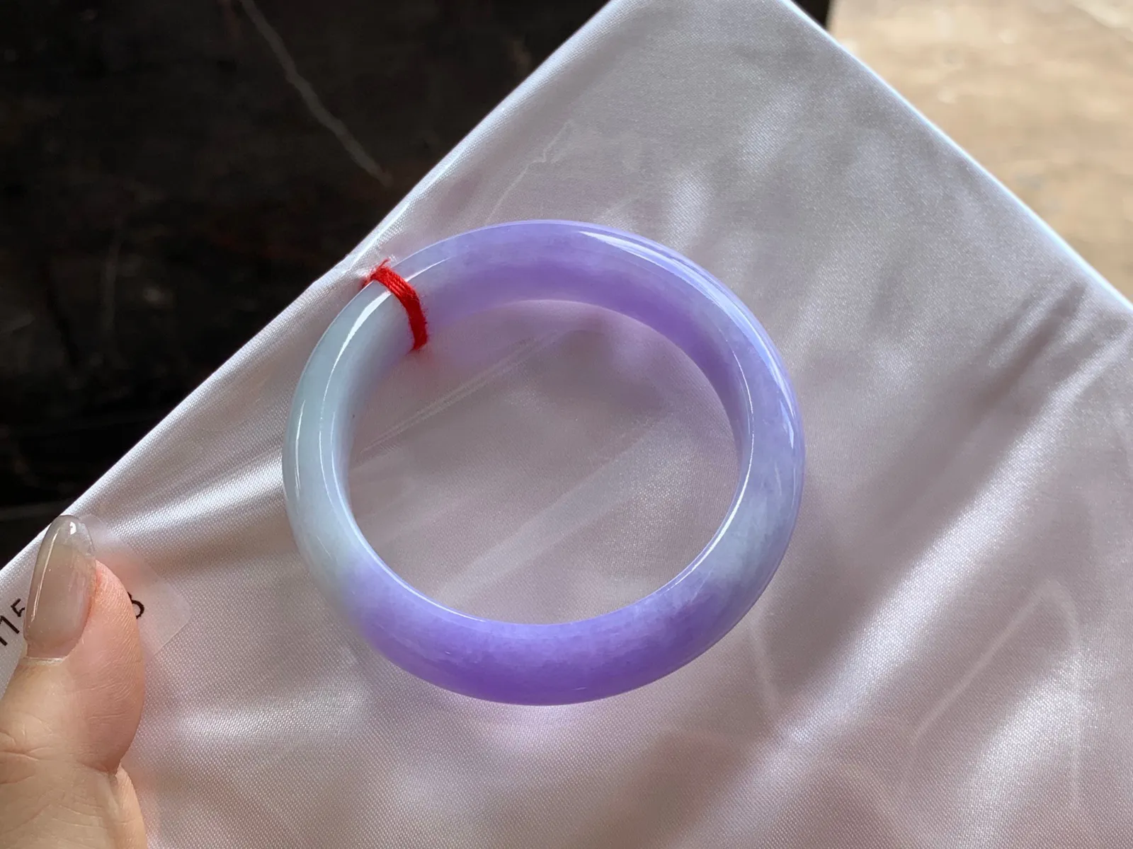 紫罗兰手镯
尺寸：52-13.8-8.3mm
肉质细腻干净～颜色浓郁 小圈口