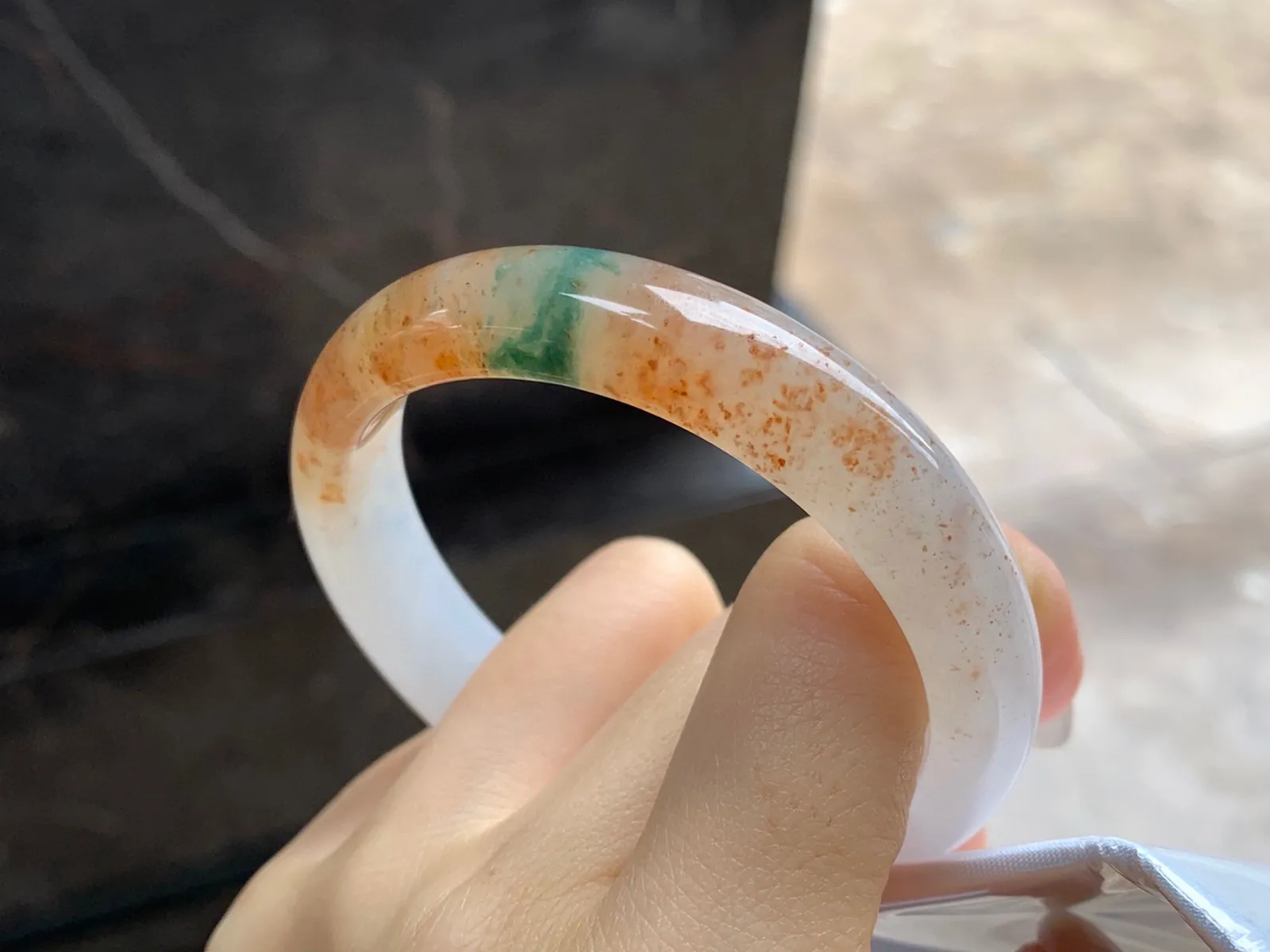 冰黄翡飘花手镯
尺寸：54-12-7.5mm
种水好b有特色超好看