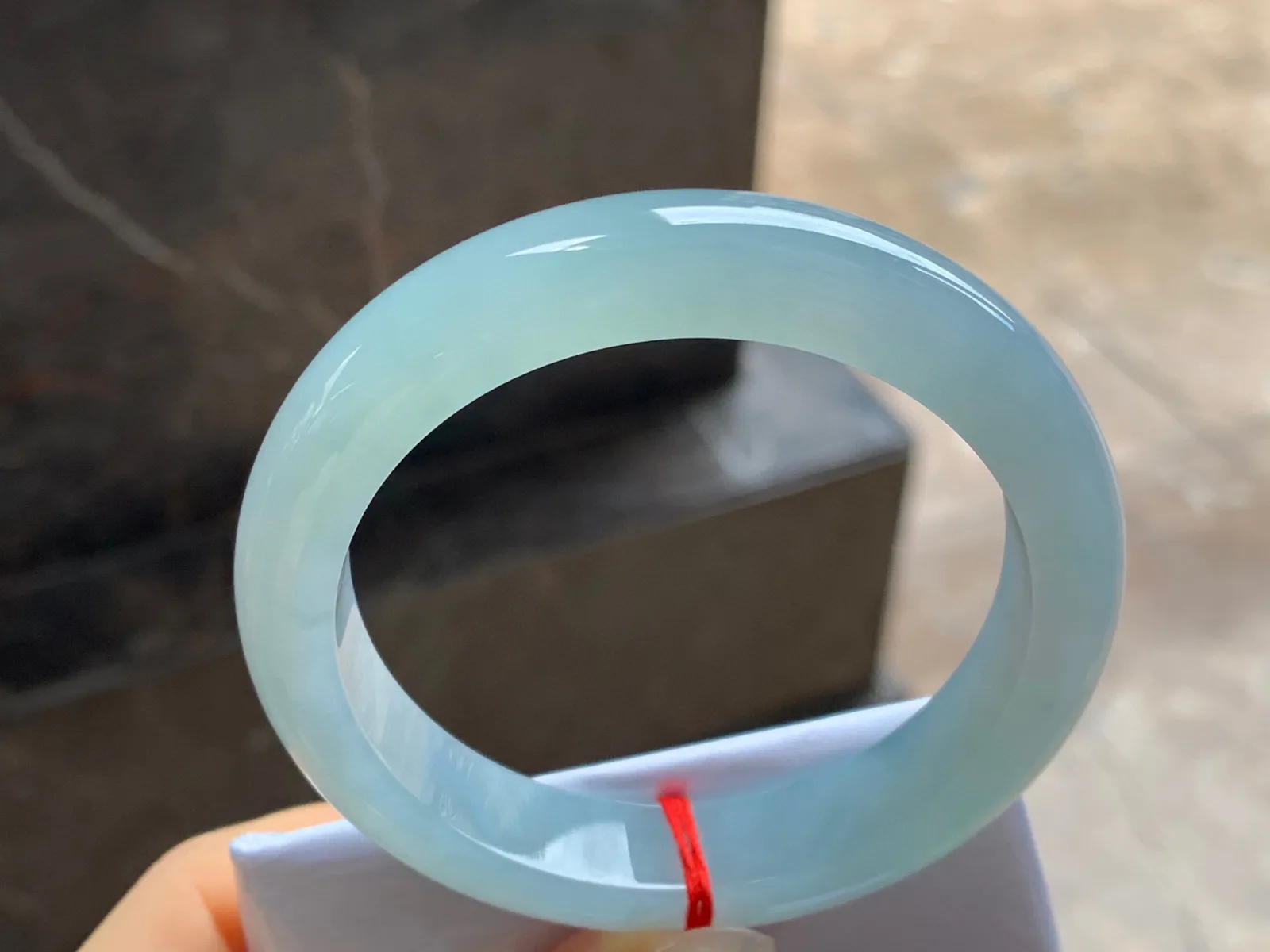 细糯手镯
尺寸：56-12-9mm
水润十足～干净清秀有底色～
