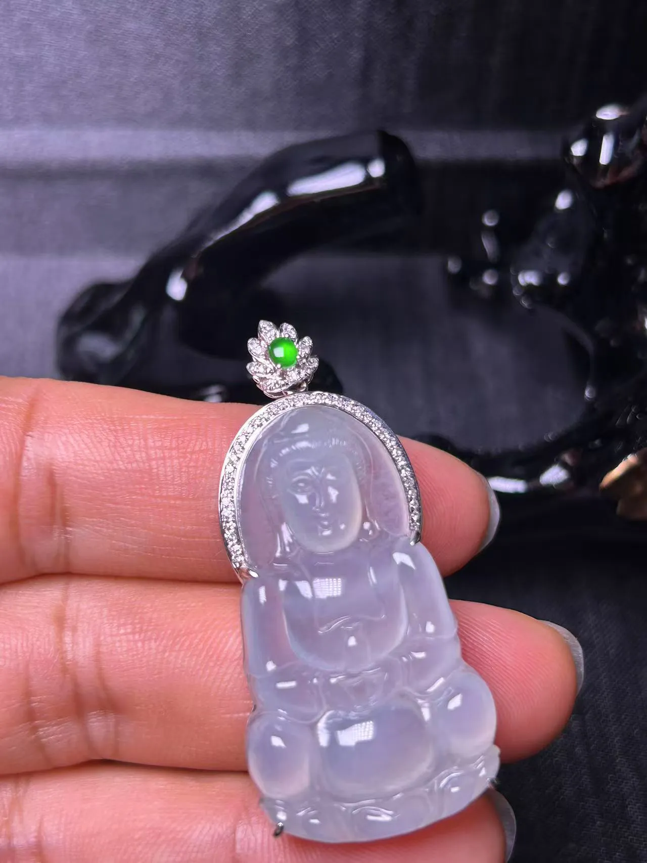缅甸翡翠A货，白冰观音，平安健康，幸福美满，上身效果好，裸石尺寸38.7/22.6/5.2