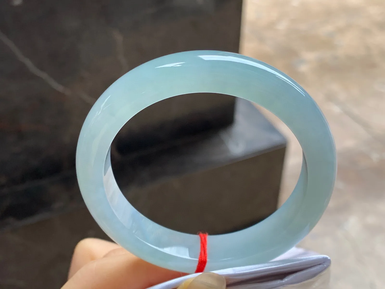 细糯手镯
尺寸：56-12-9mm
水润十足～干净清秀有底色～