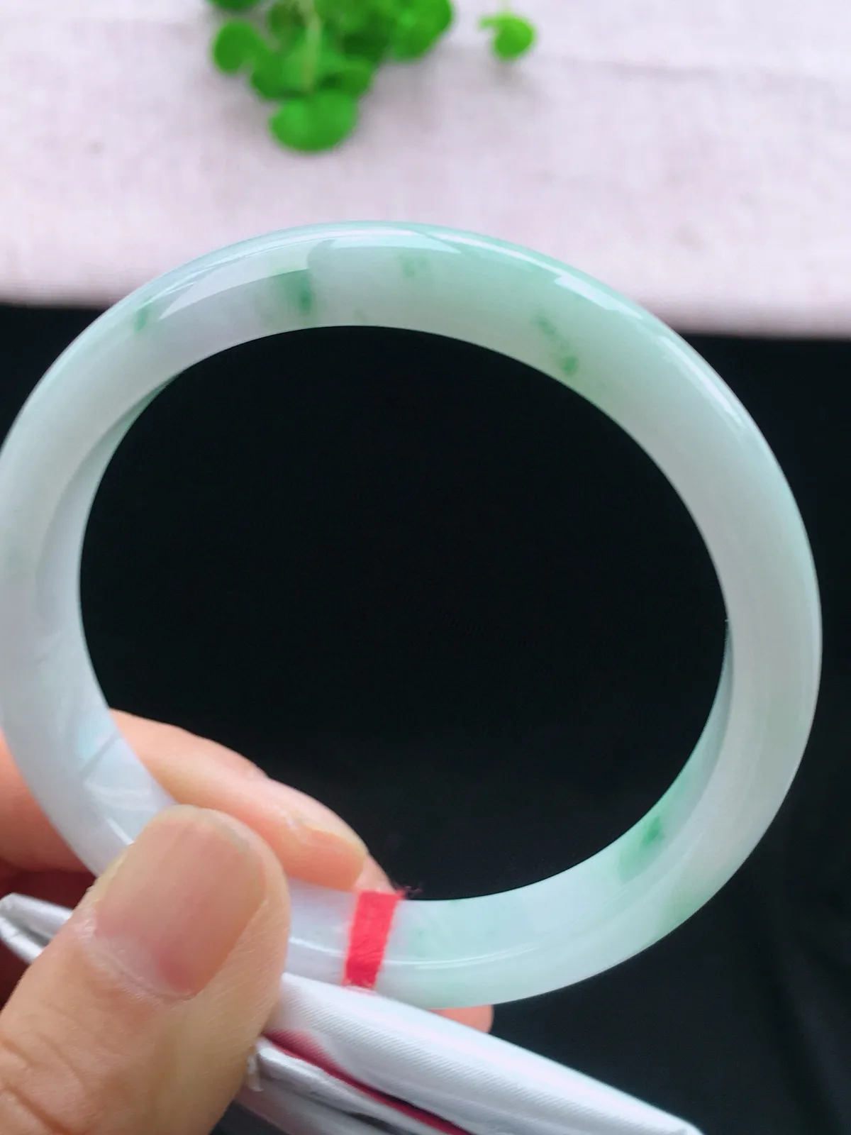 正圈56-57可戴，种老水足，尺寸57/11/6.7mm，冰飘花正圈翡翠手镯