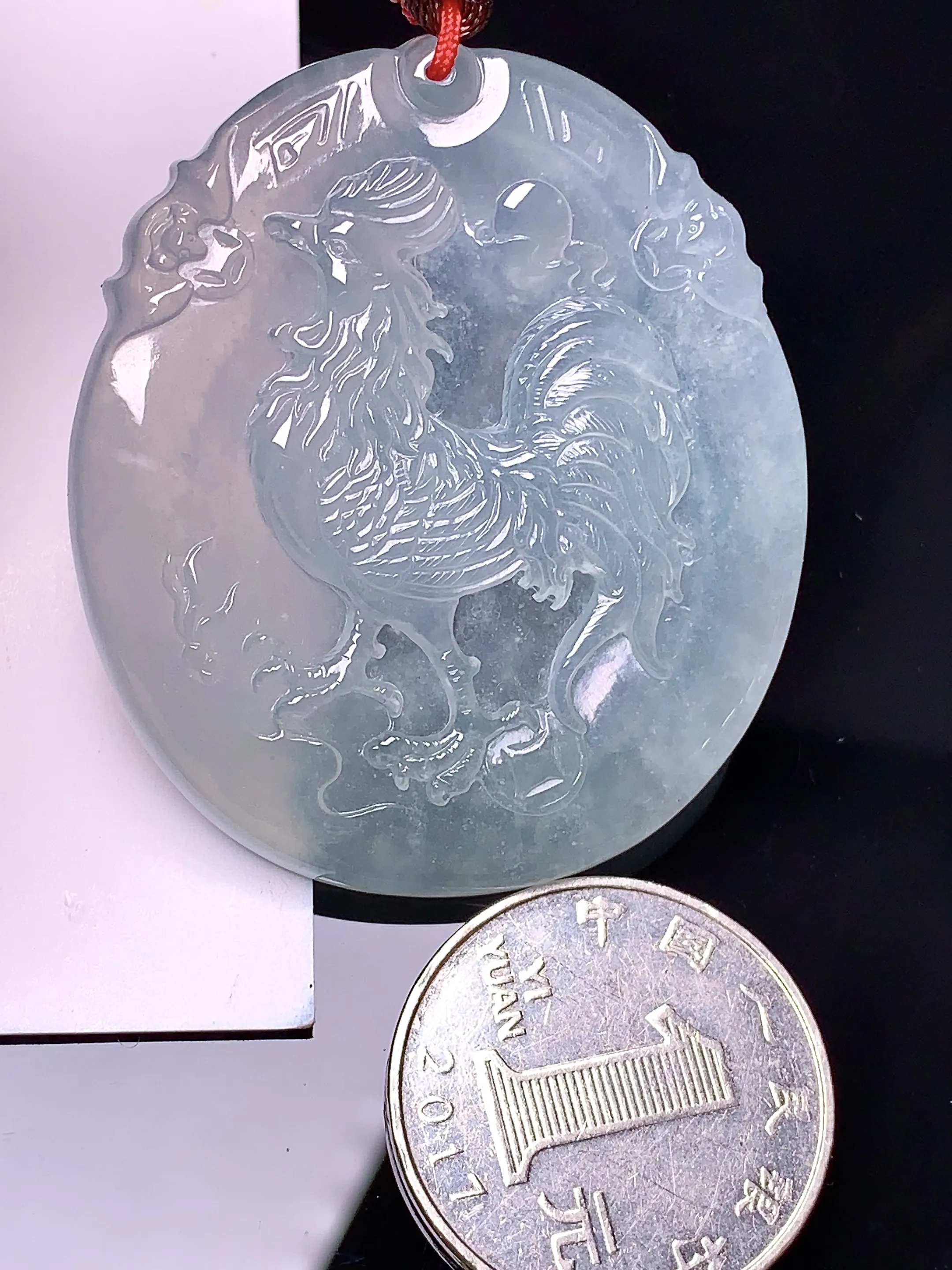 冰种生肖鸡吊坠 玉质细腻 水润亮眼 色泽艳丽 整体尺寸48.7*42.4*5.5