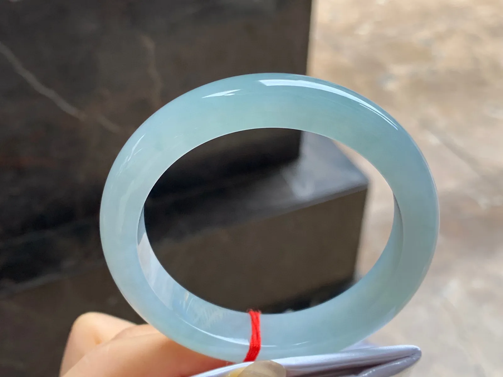 细糯手镯
尺寸：56-12-9mm
水润十足～干净清秀有底色～