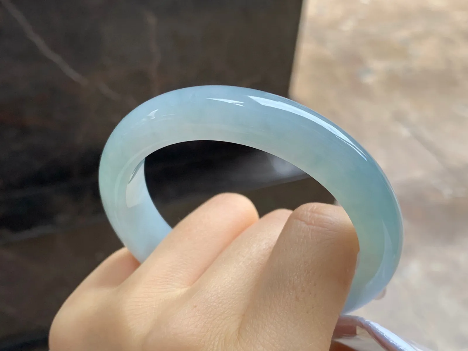 细糯手镯
尺寸：56-12-9mm
水润十足～干净清秀有底色～