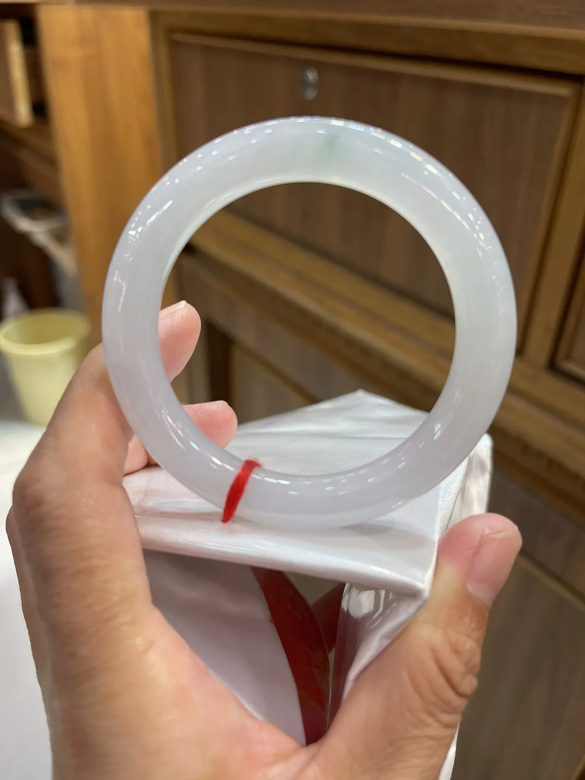 缅甸翡翠A货，圆润通透，上手效果好，清爽干净，平安快乐，吉祥如意