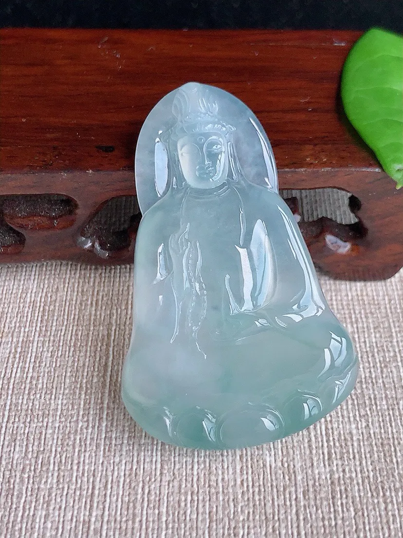 a货翡翠老坑冰种晴水素衣观音吊坠 尺寸53.5×34.3×5.6mm 重量17.82g 0717