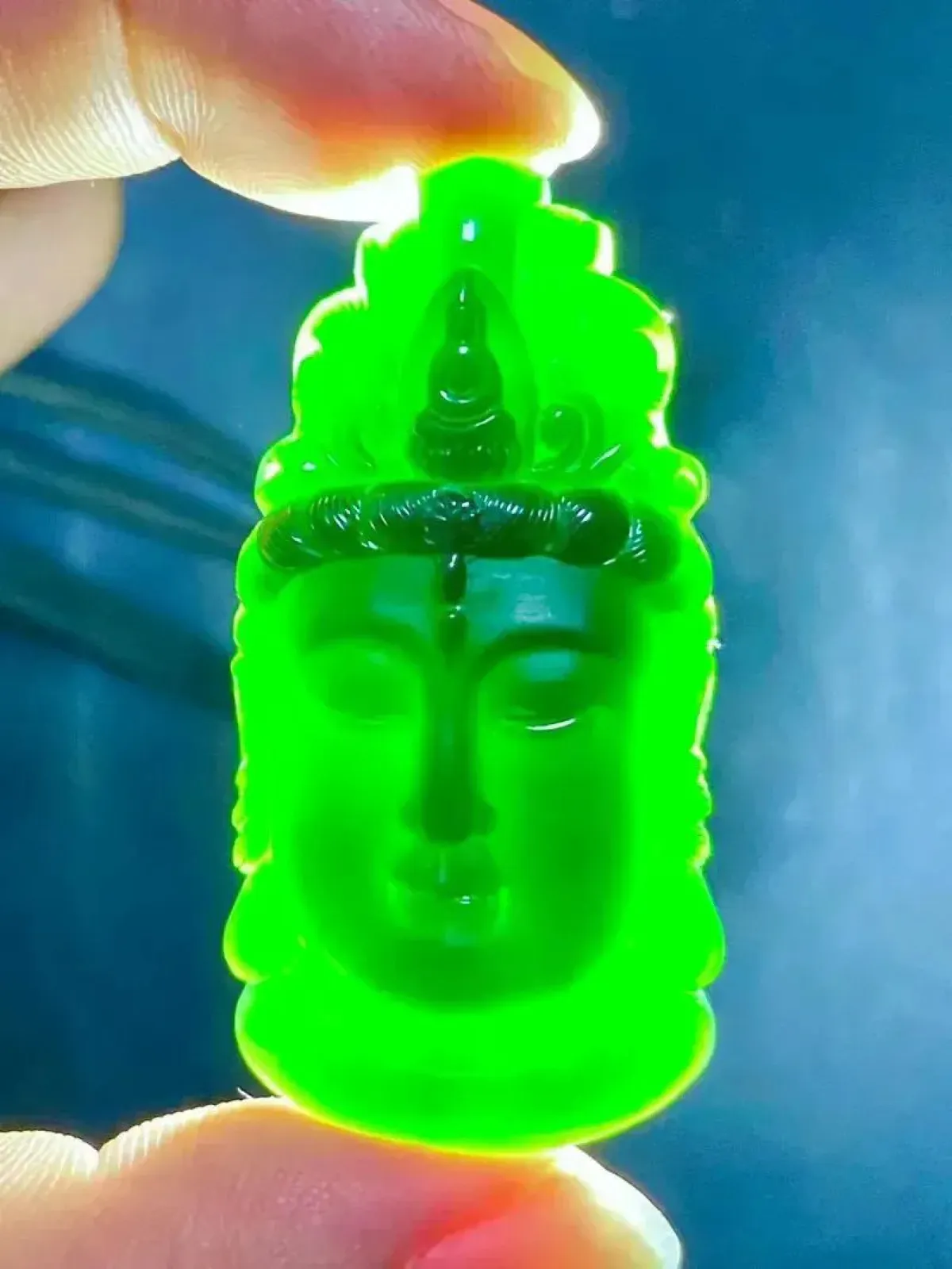 墨翠【观音首】细腻干净、黑度好，性价比高、雕工精湛，打灯透绿‘