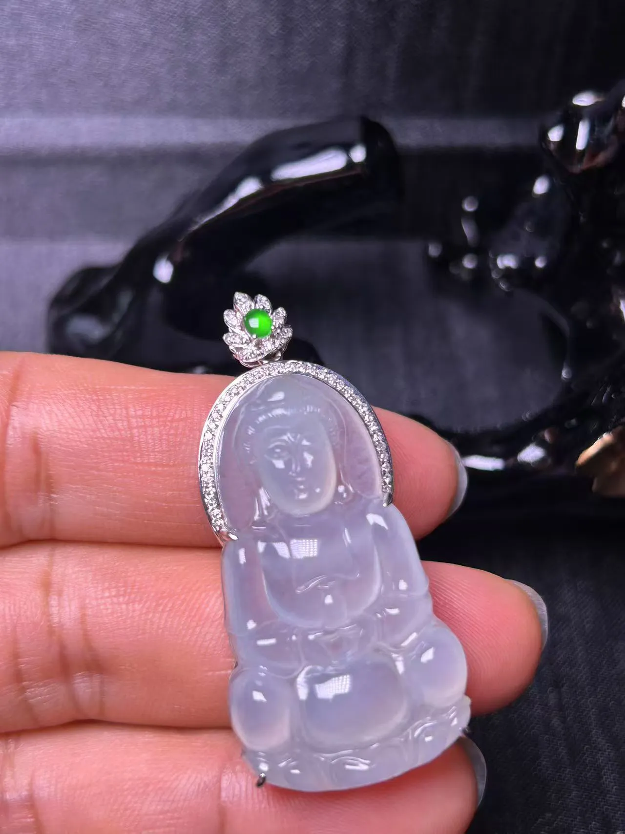缅甸翡翠A货，白冰观音，平安健康，幸福美满，上身效果好，裸石尺寸38.7/22.6/5.2