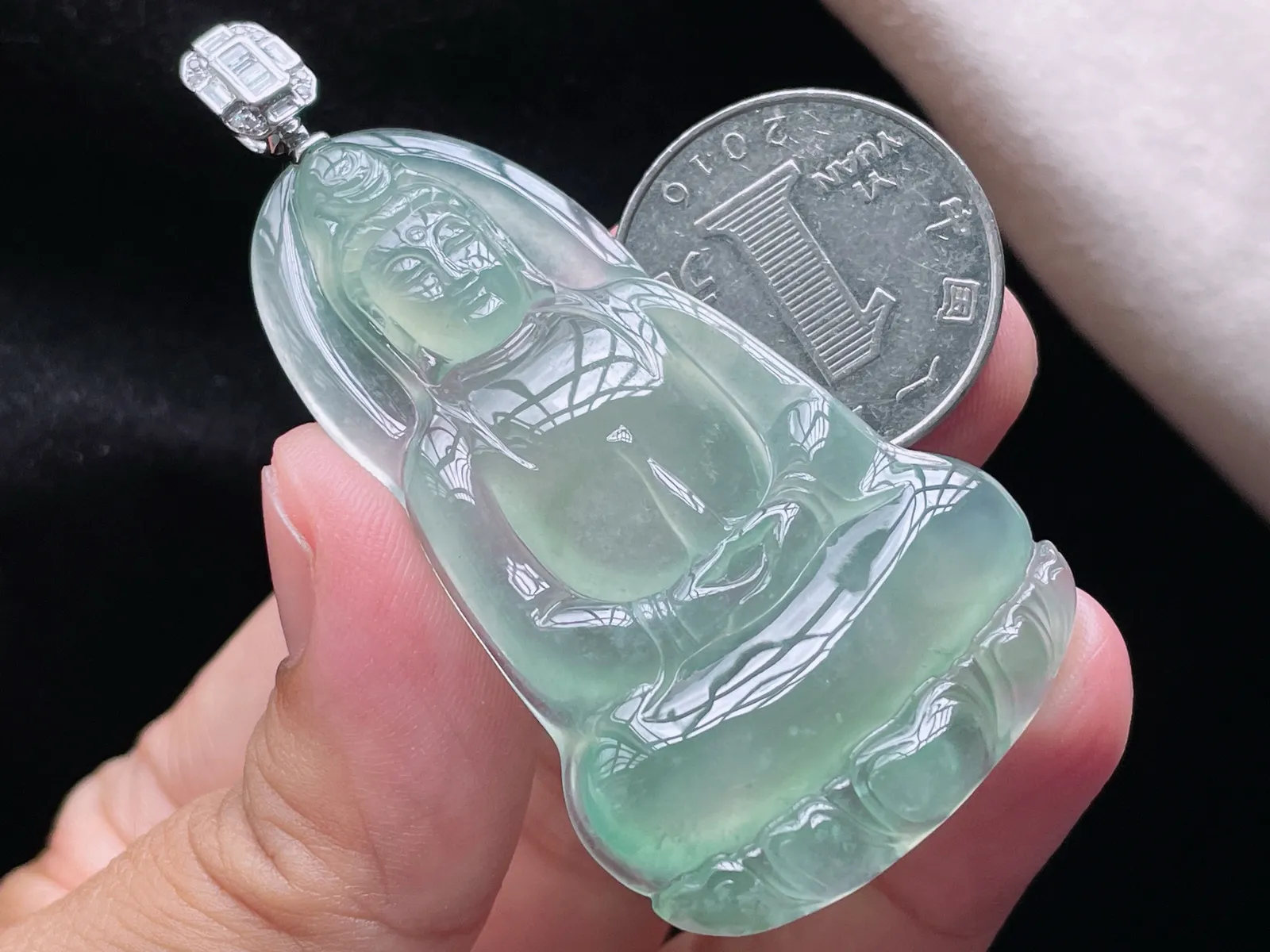 18K 冰种晴水·素衣观音
 
裸56.8-33.9-5.7mm