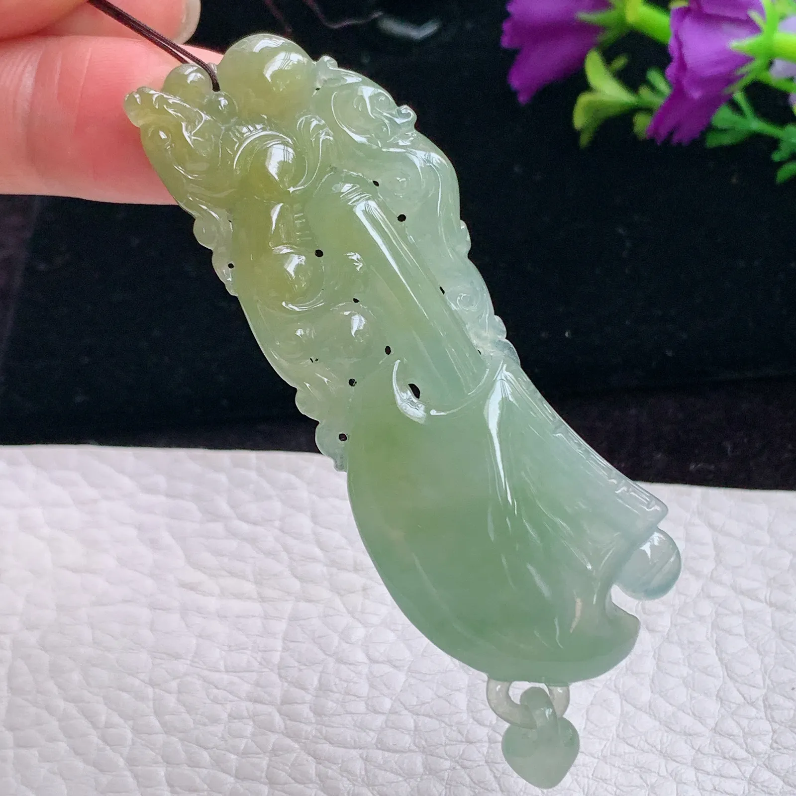 lz实拍69*24.5*8特色老坑精雕缅甸翡翠府上有龙玉吊坠 玉挂件