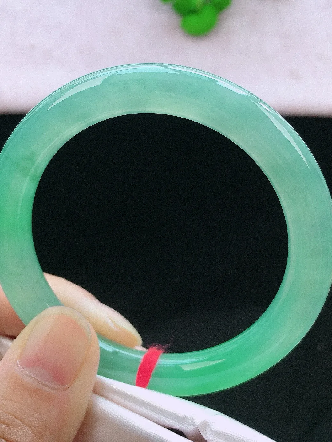 正圈54-55可戴，种老水足，尺寸53.3/8.8/8.9mm，冰晴圆条翡翠手镯新品