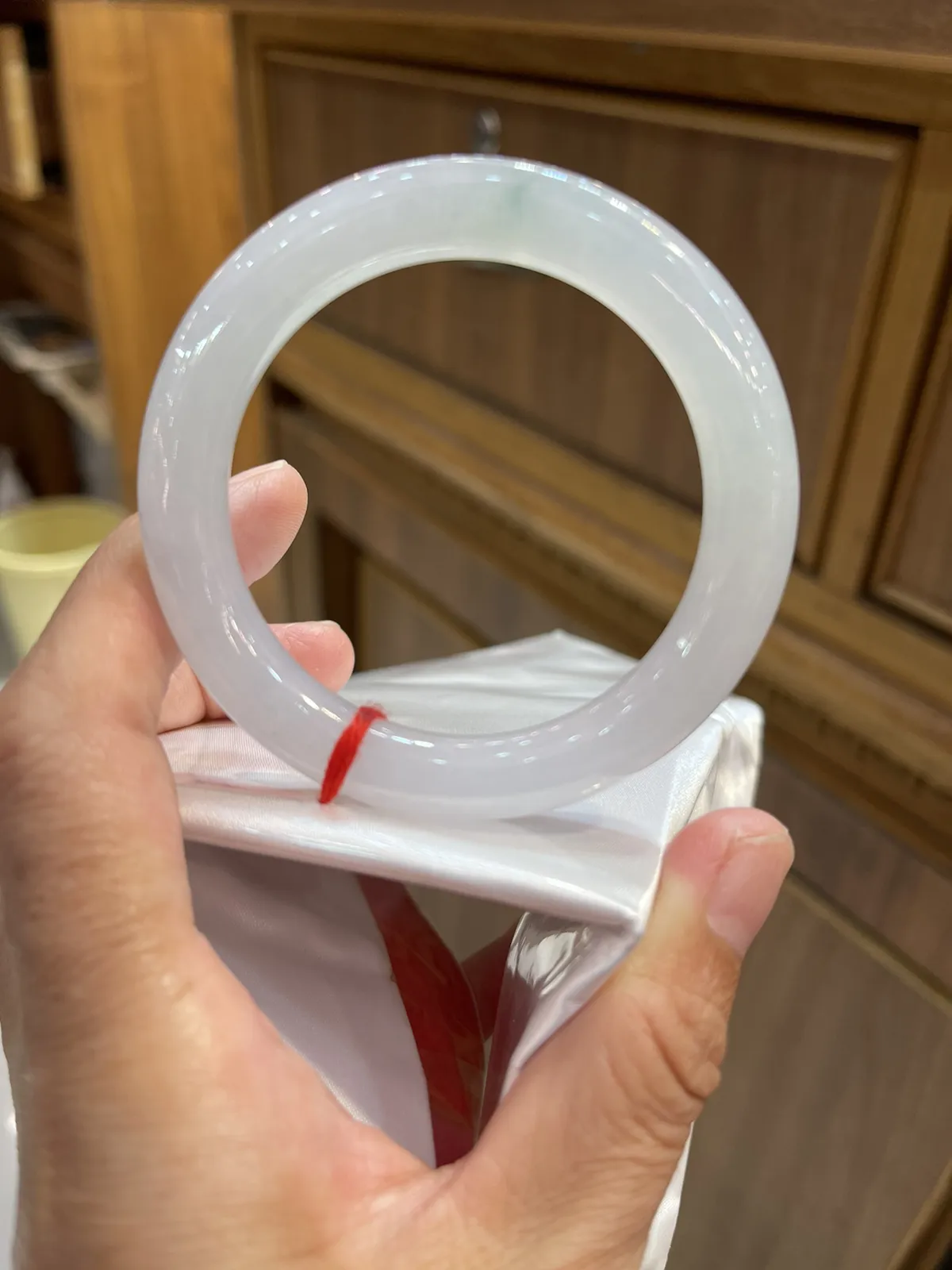 缅甸翡翠A货，圆润通透，上手效果好，清爽干净，平安快乐，吉祥如意