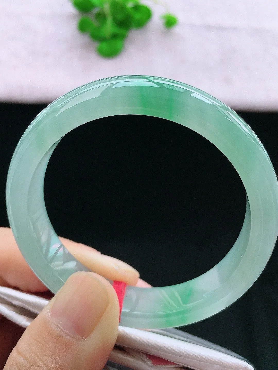正圈52-53可戴，种老水足，尺寸52.5/12/7mm，冰飘绿正圈翡翠手镯